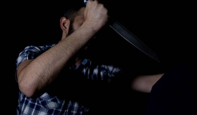 Bakıda 36 yaşlı qadın qardaşı oğlu tərəfindən üç bıçaq zərbəsi alıb