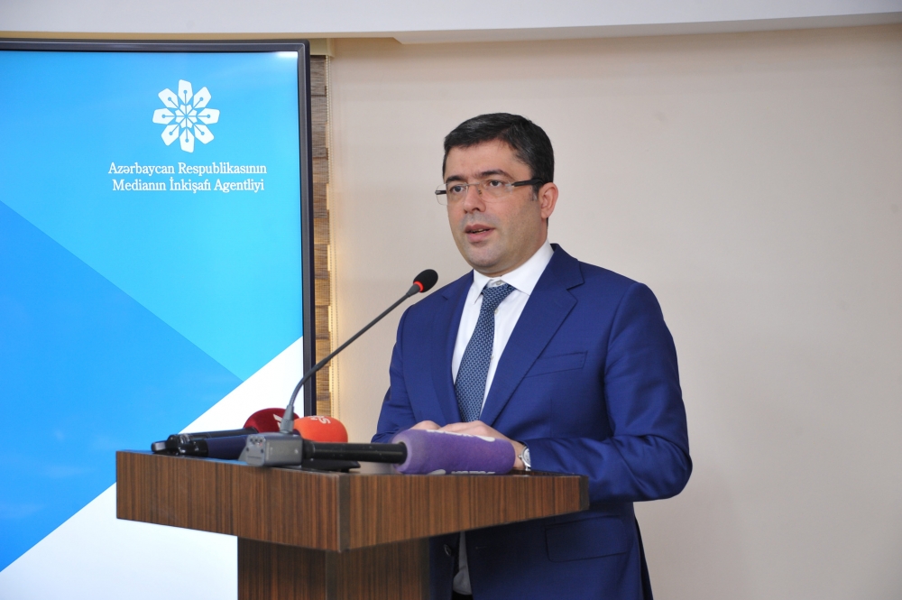 Azərbaycanda bir sıra qəzetlər yeni tərtibata keçib