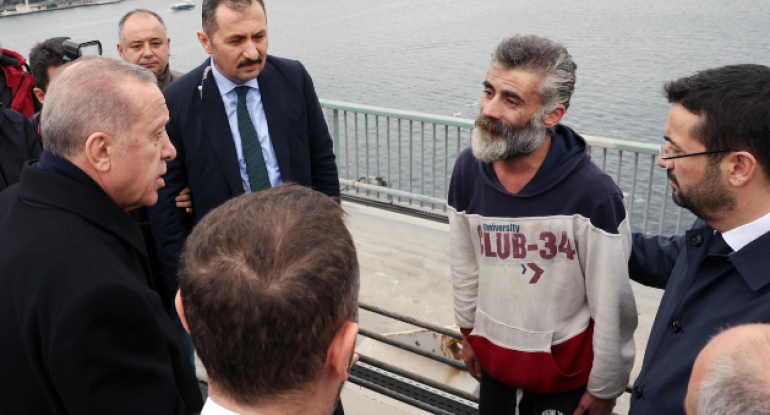 Ərdoğan intihar etmək istəyən şəxsi yolundan döndərdi