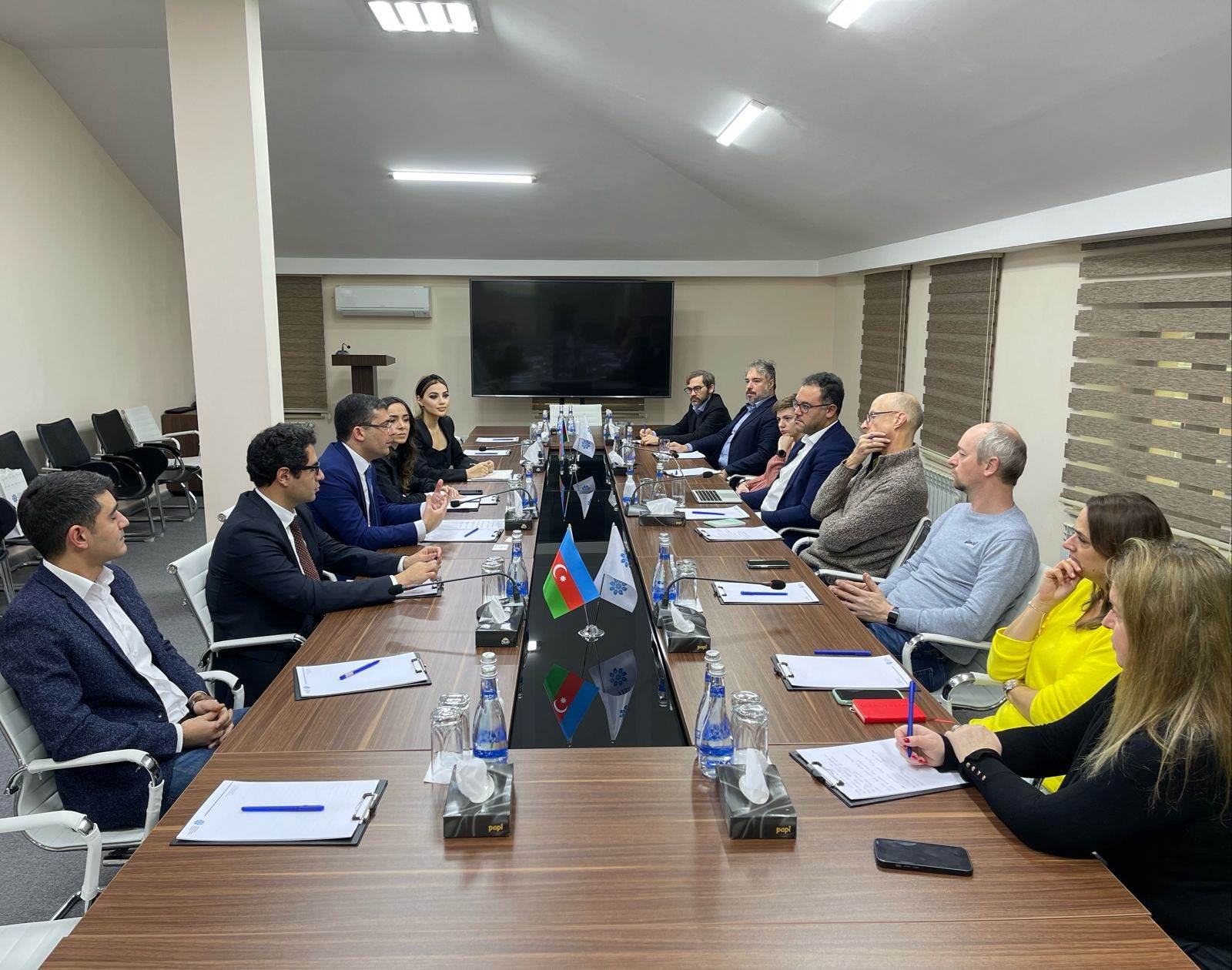 Medianın İnkişafı Agentliyinin İcraçı direktoru Əhməd İsmayılov xarici jurnalistlərlə görüşüb