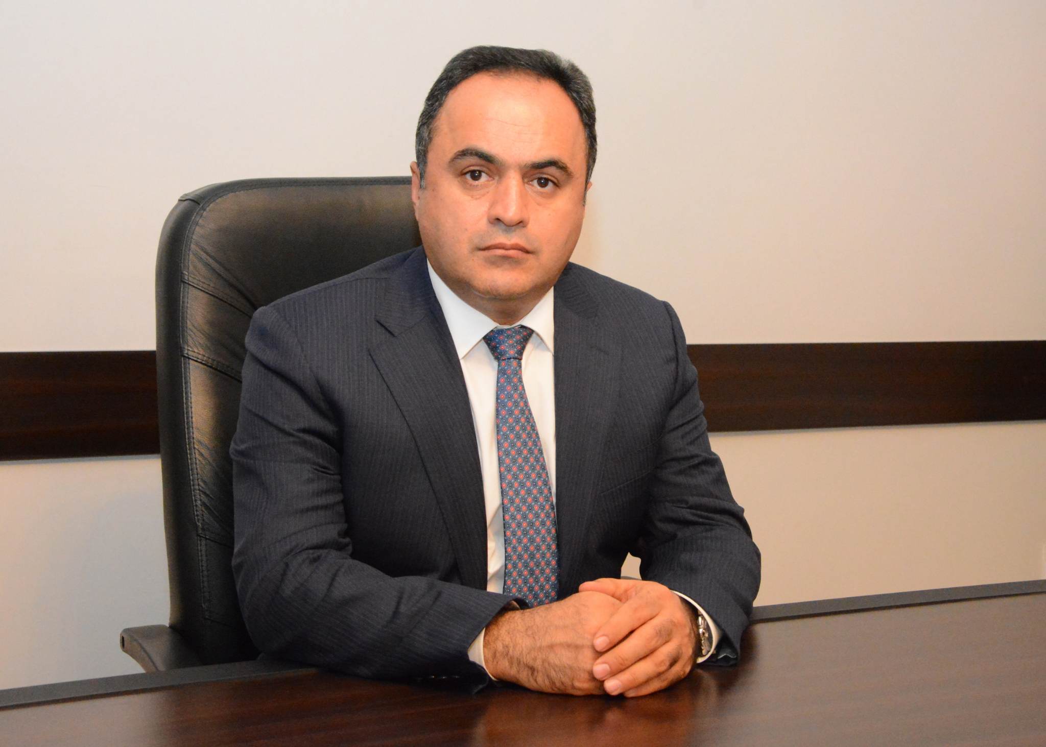 Goranboy icra başçısı köməkçisi sükan arxasında, sərxoş vəziyyətdə adam vurdu: HADİSƏ GİZLƏDİLİR