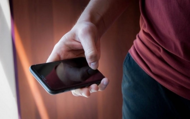 Bakıda 5000 manatlıq telefon oğurlanıb