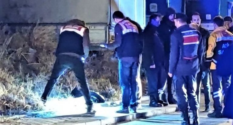 Atasını bıçaqlayıb arvadının başını kəsdi -Türkiyədə dəhşətli cinayət - FOTO 