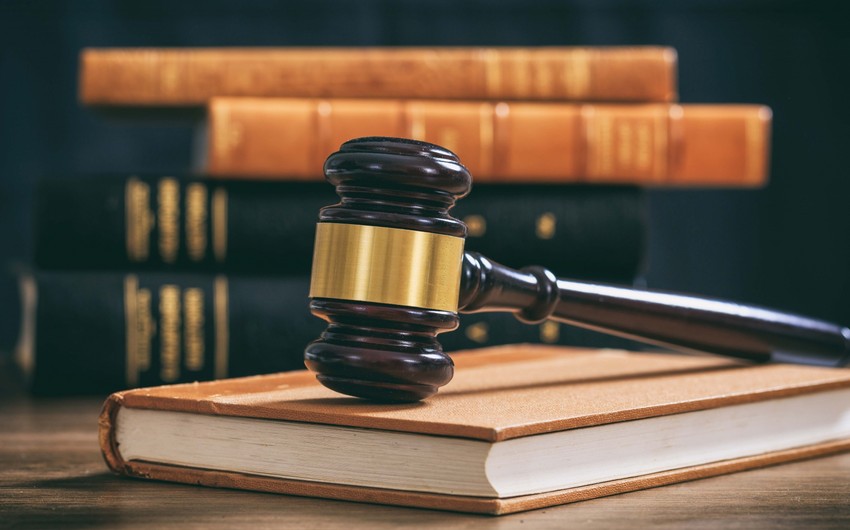 Rüşvət almaqda təqsirləndirilən sabiq direktora hökm oxunub