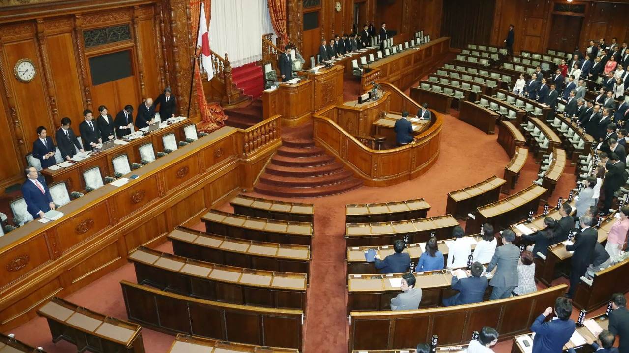 Yaponiya parlamenti inflyasiyaya qarşı 208 milyard dollarlıq əlavə büdcəni təsdiqləyib