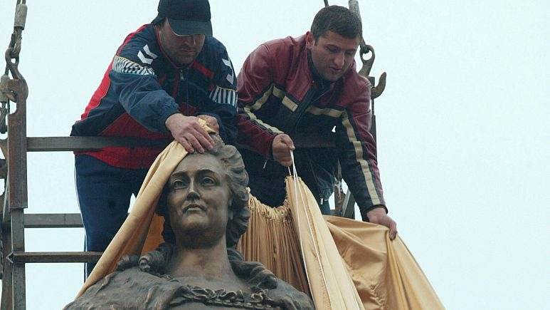 Ukrayna Odessa şəhərində II. Yekaterina heykəlinin götürülməsinə qərar verib