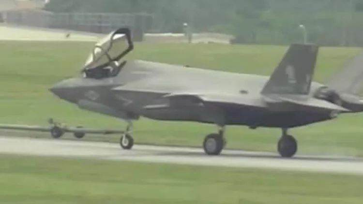 Yaponiyada qırıcı təyyarə nasazlıq səbəbindən  qəzaya uğrayıb