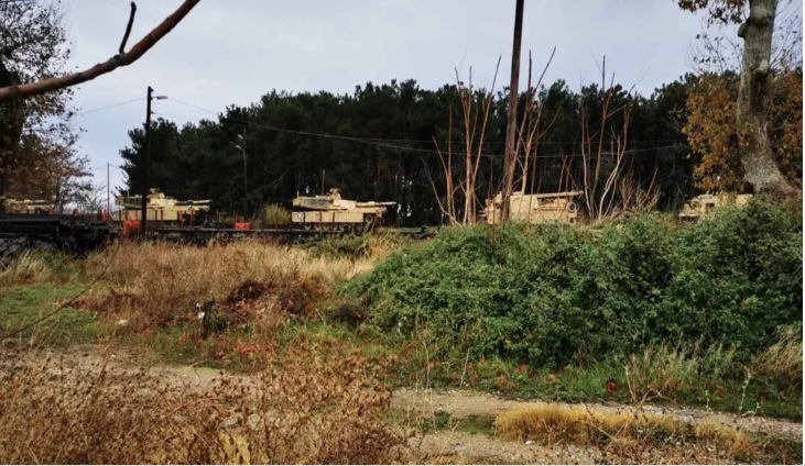 KİV: Yunanıstanda NATO-ya məxsus qatar relsdən çıxıb