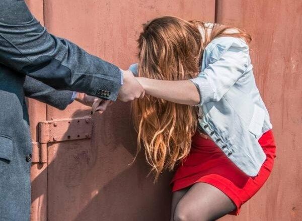 Sumqayıtda şok olay: Gənc oğlan sevgilisinə buna görə işgəncə verdi