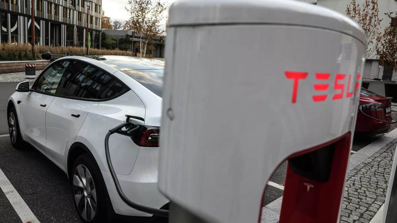 “Tesla” Çində satılan 400 000-dən çox avtomobilini geri çağırıb