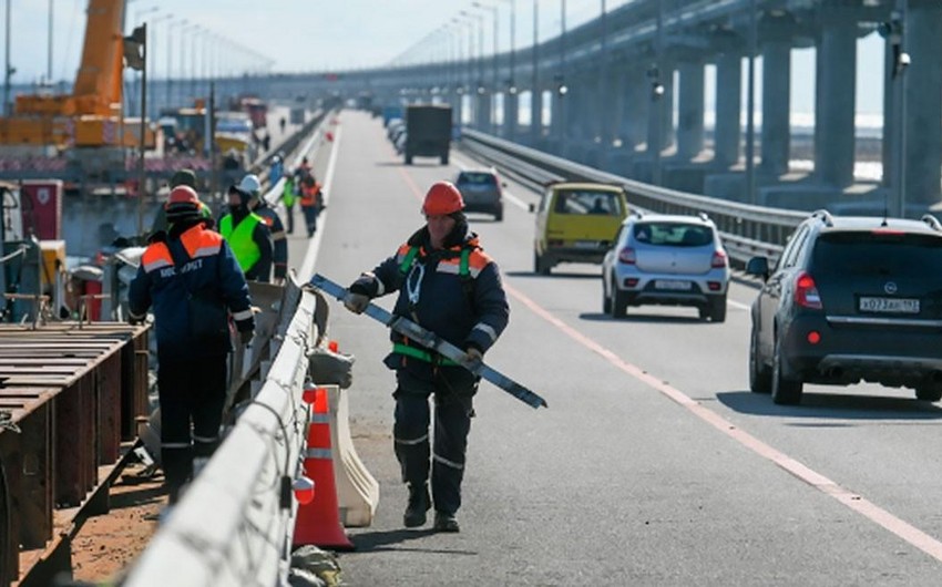 Putin Krım körpüsündə olub, partlayışın baş verdiyi əraziyə baxış keçirib