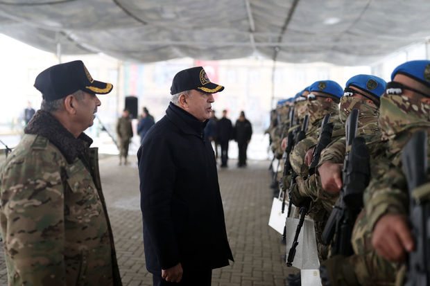 Zakir Həsənov və Hulusi Akar birgə təlimdə fərqlənən hərbçilərə mükafatlar təqdim ediblər - FOTO/VİDEO