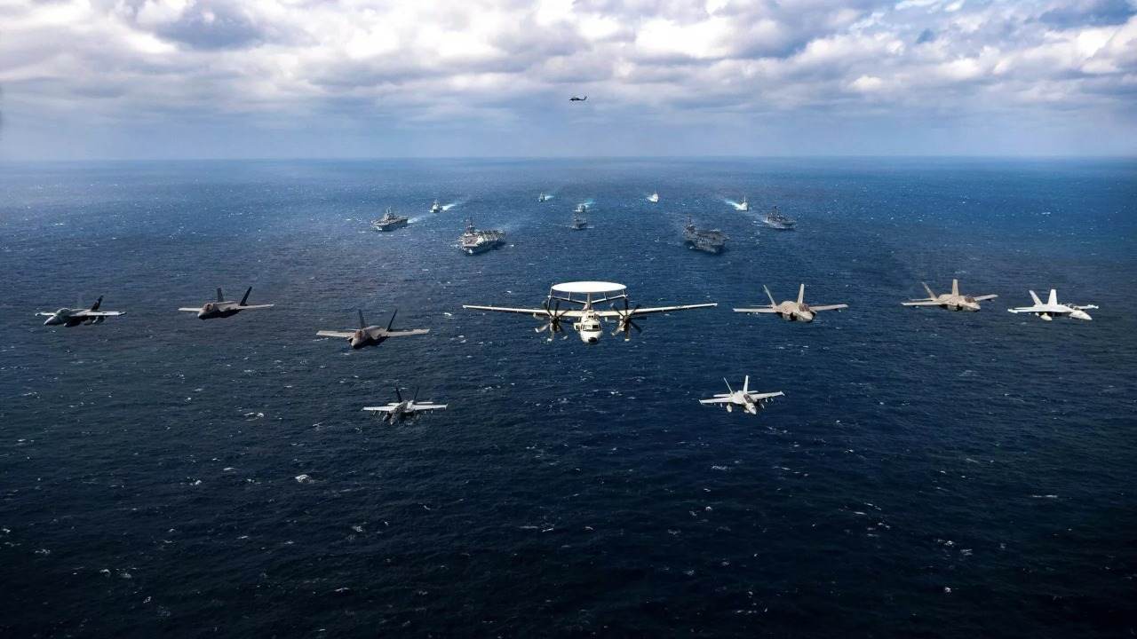 İkinci Dünya müharibəsindən bəri ilk: Yapon döyüş təyyarələri Filippinə eniş etdi