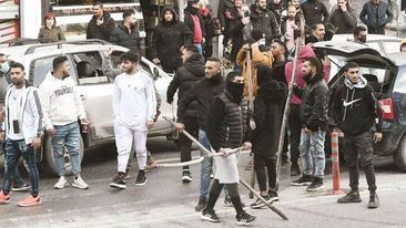 Yunanıstanda qaraçılar polis zorakılığına qarşı üsyan qaldırıblar