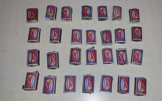 Kibrit qutularında narkotik satmaq istəyərkən tutuldu