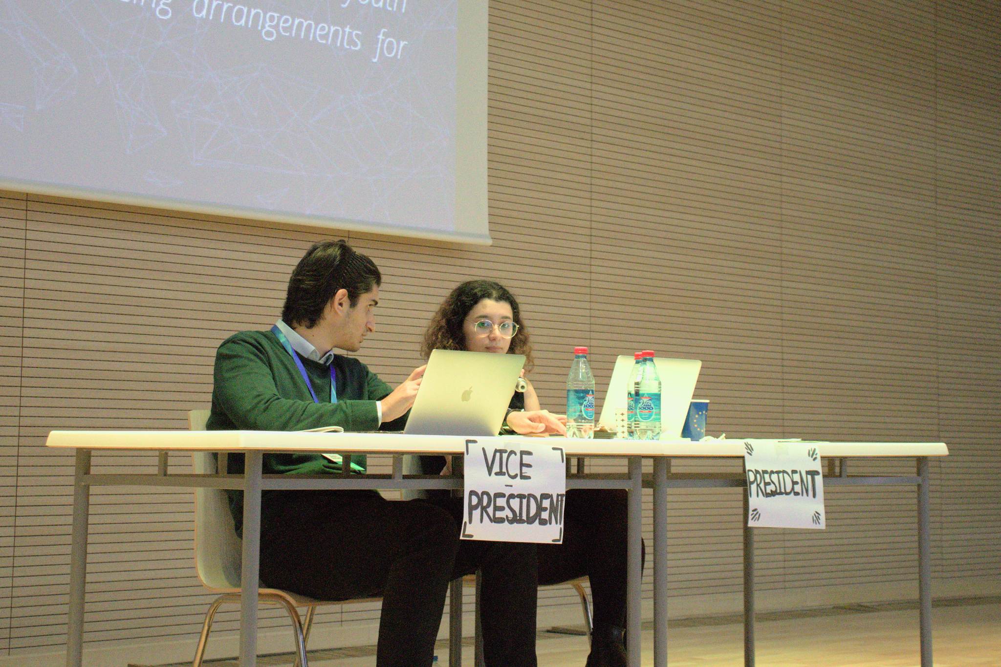 При поддержке Yelo Bank-а прошло заседание Европейского Молодежного Парламента