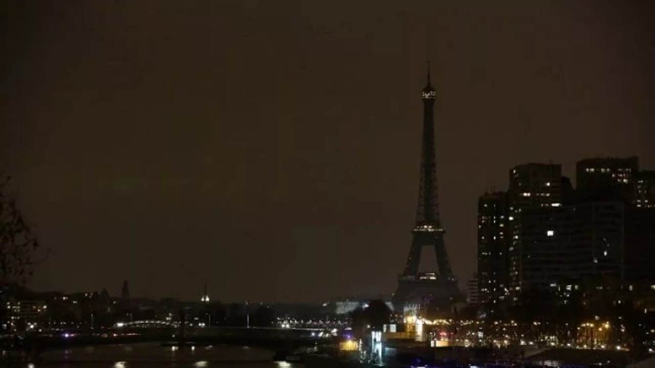 Parisin bir çox məhəllələri elektrik kəsilməsi səbəbindən qaranlığa qərq olub