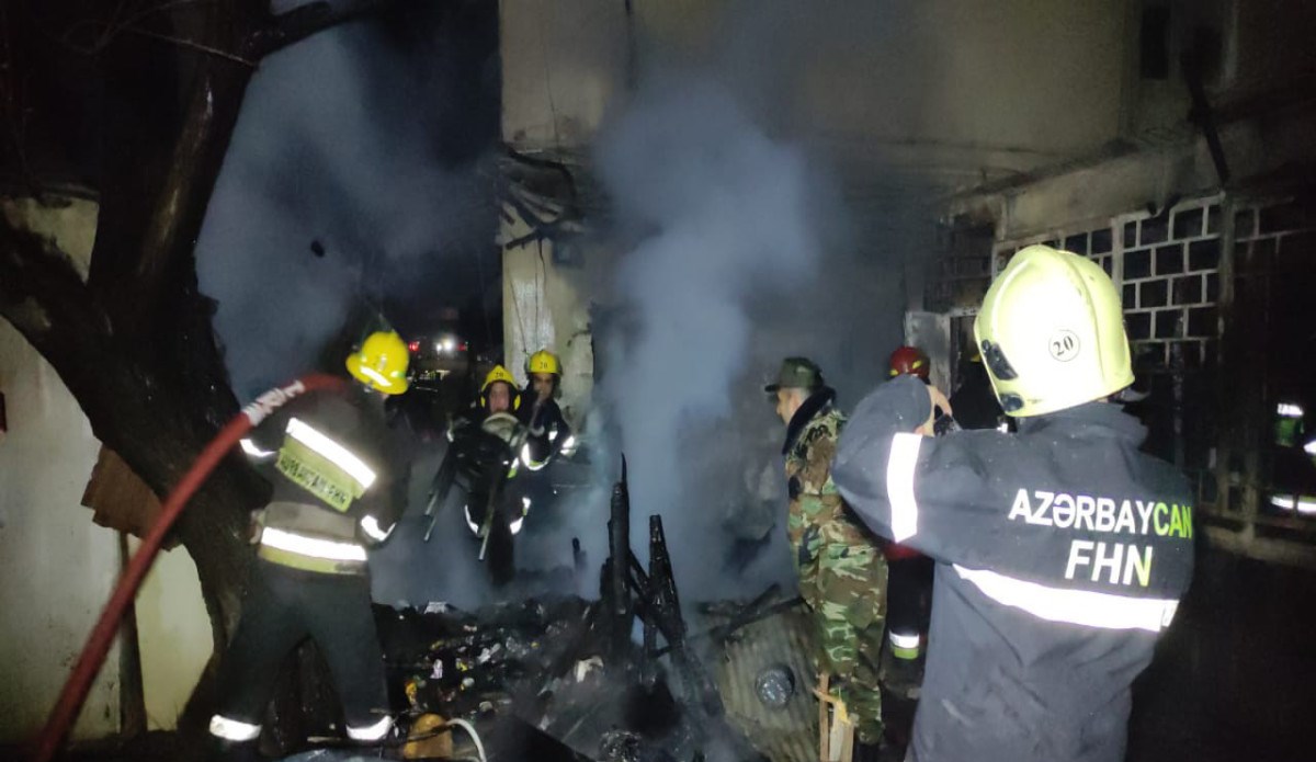 Bakıda yataqxanada yanğın olub, sakinlər təxliyə edilib - YENİLƏNİB