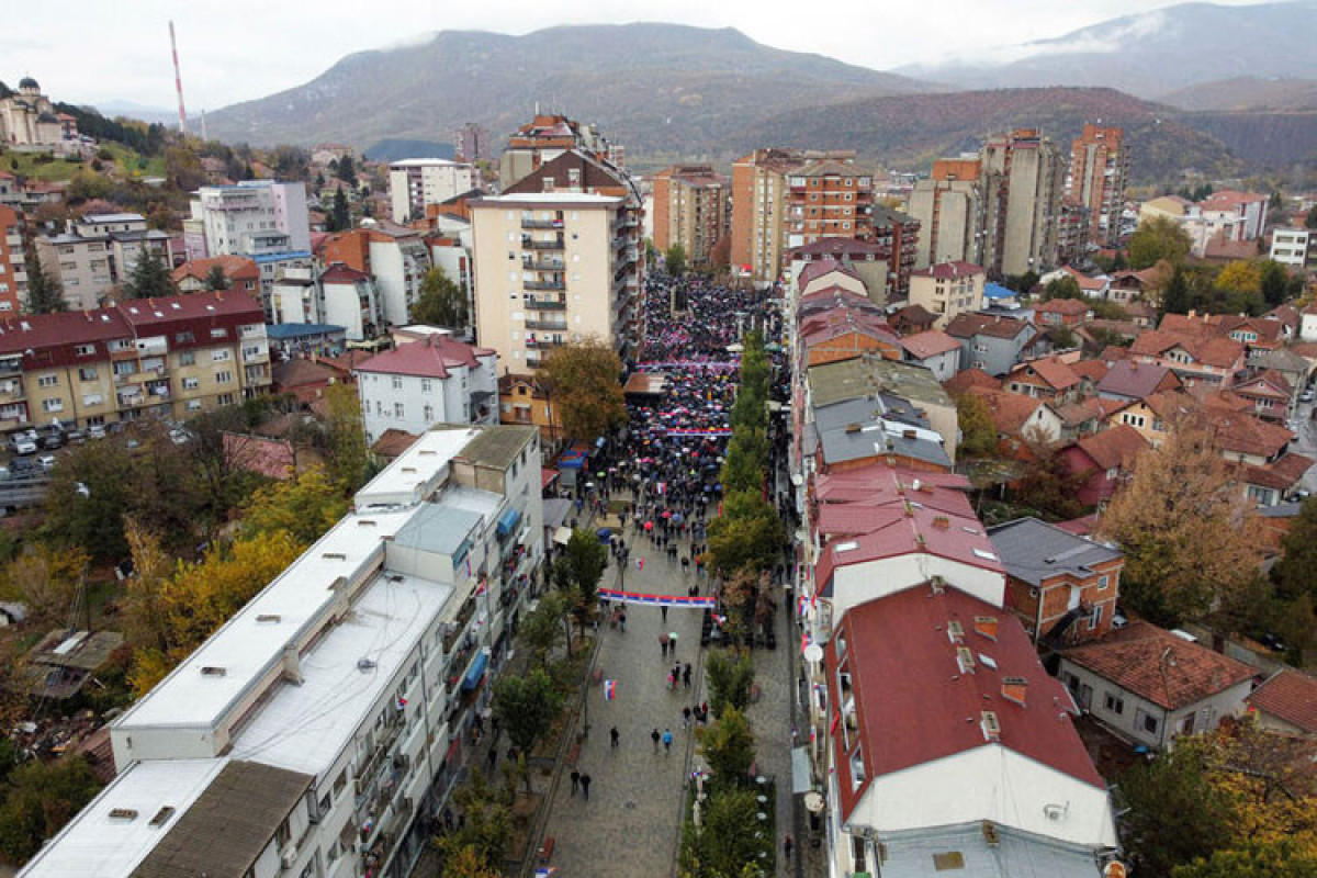 Kosovanın şimalında polis atəşə tutulub