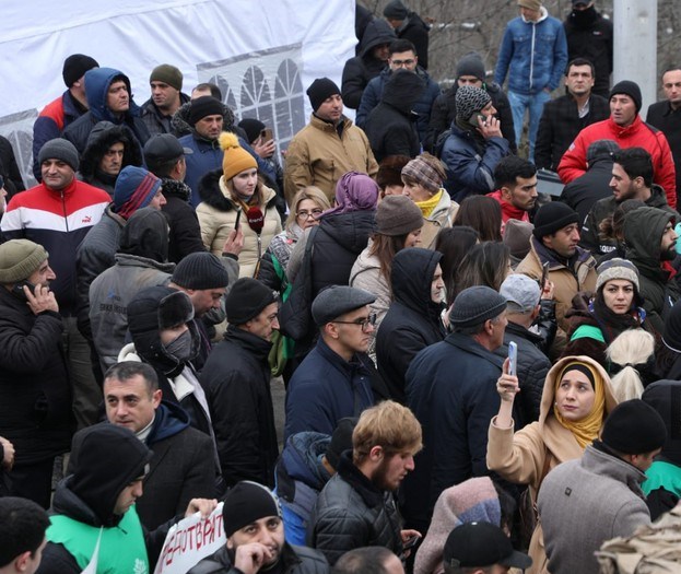 Şuşa-Xankəndi yolunda aksiya bir sutkadır davam edir, səsucaldıcılarla şüarlar səsləndirilir