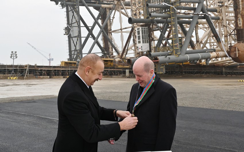 İlham Əliyev BP-nin regional prezidentinə “Dostluq” ordeni təqdim edib