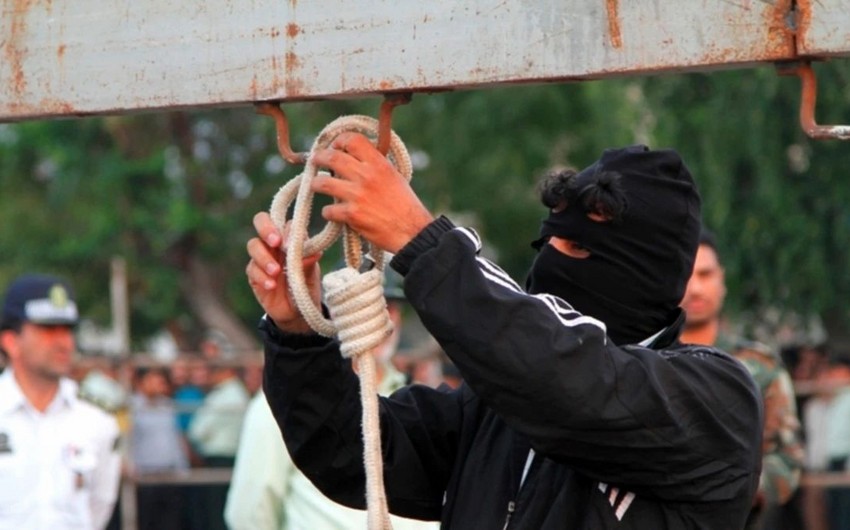 İranda 3-ü azərbaycanlı olmaqla 5 nəfər dar ağacından asılıb