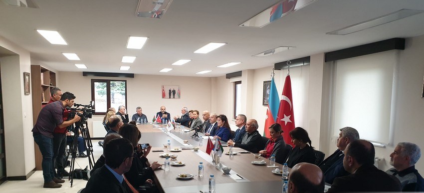 Türkiyə QHT-ləri Şuşa-Xankəndi yolunda etiraz aksiyası keçirənləri dəstəkləyib