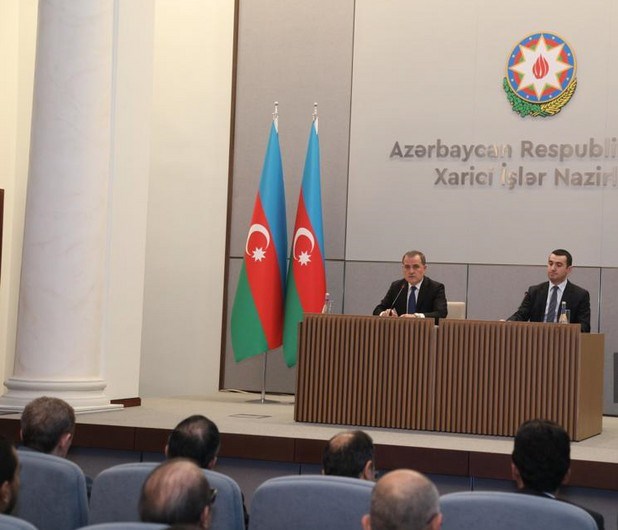 Azərbaycanın XİN rəhbəri Şuşa-Xankəndi yolundakı vəziyyətlə bağlı xarici diplomatları məlumatlandırıb