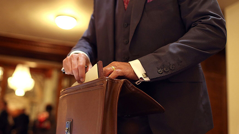 30 min rüşvət istəyən prokurora cinayət işi başlandı