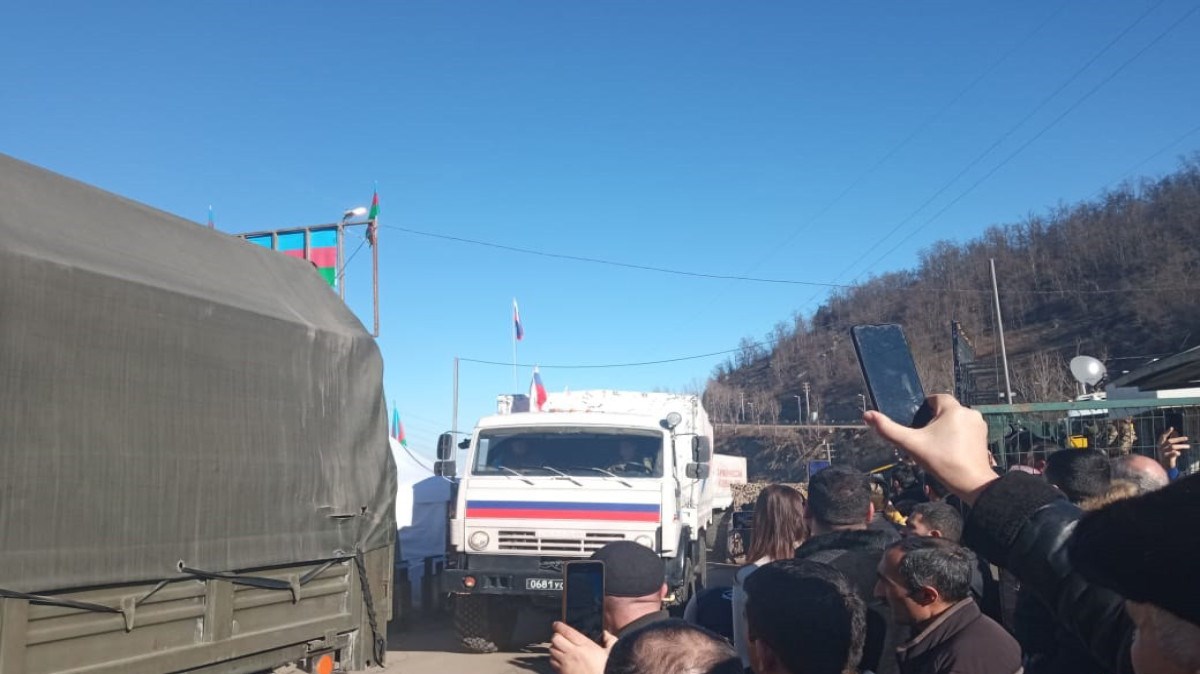 Xankəndi-Laçın yolunda aksiya keçirilən yerdən sülhməramlılar üçün təminat yükü maneəsiz hərəkət edib