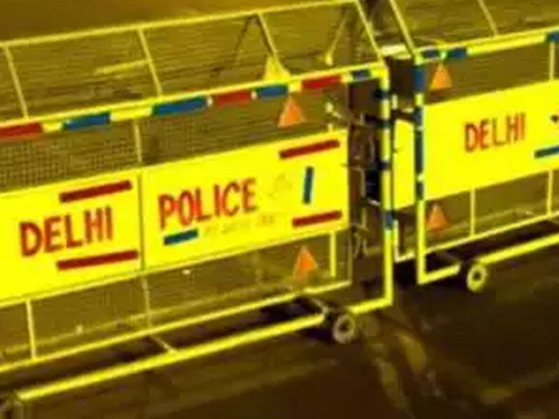 Zənginə cavab verməyən sevgilisinin üzünə 