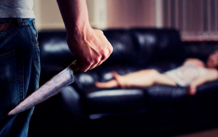 Bacısını öldürməyə cəhddə təqsirləndirilən şəxsin məhkəməsi başlayır