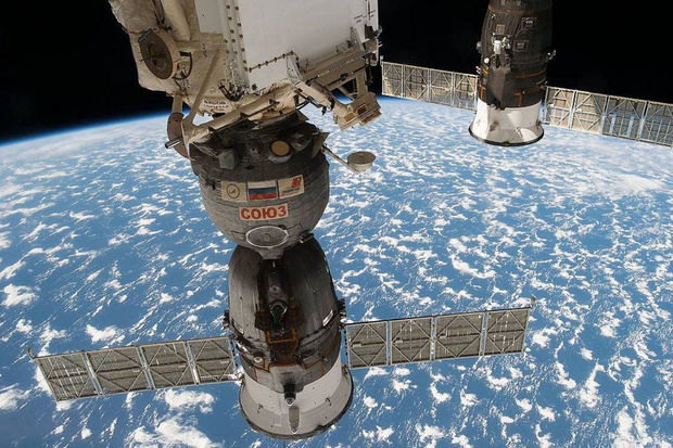 Rusiya kosmik gəmisində dəlik aşkarlandı: Kosmonavtlar Yerə qayıda biləcəklərmi? - FOTO