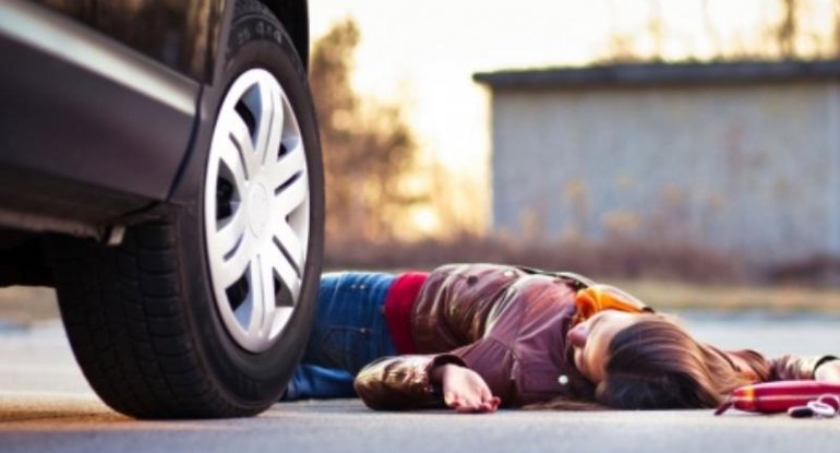 İmişlidə avtomobil piyadanı vuraraq öldürüb