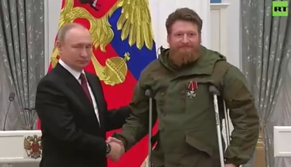 Putin ermənipərəst jurnalist Semyon Peqova mükafat təqdim edib