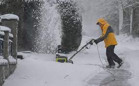 Güclü qar Kanadanın qərbində nəqliyyatın hərəkətini dayandırıb