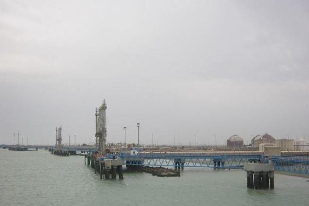 Taxıl və şəkərlə dolu gəmilər İranı tərk edə bilmir