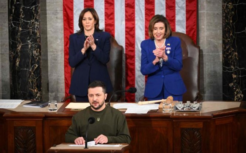 Зеленский намекнул США на возможность поставок танков и самолетов Украине