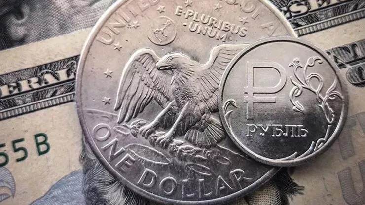 Rubl dollar qarşısında səkkiz ayın ən aşağı səviyyəsinə düşüb
