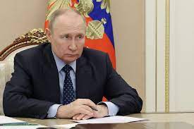 Putin Rusiya sanksiyaları altındakı şəxslərlə bağlı hökumətin səlahiyyətini artırıb