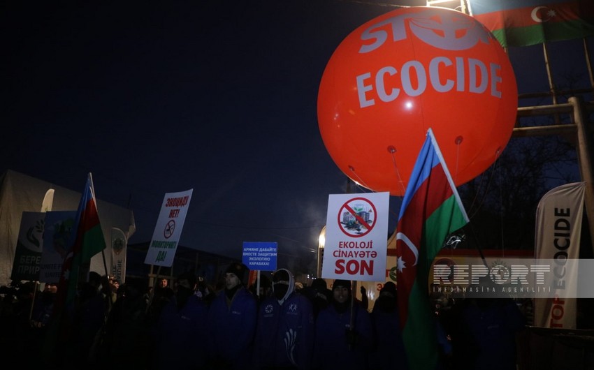 Xankəndi-Laçın yolundakı etirazçılar ekologiyanı qorumağa çağıran hava şarları qaldırıblar - YENİLƏNİB