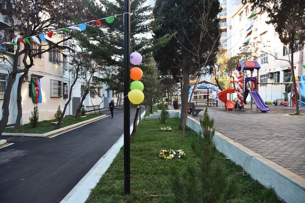 Nəsimi rayonunda növbəti “Abad həyət” sakinlərin istifadəsinə verilib