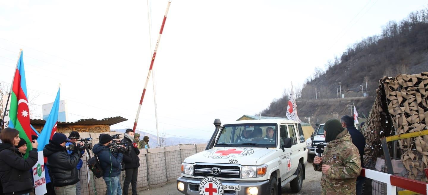 BQXK-nin avtomobillərinin müşayiətilə Xankəndidən Ermənistana müalicə üçün körpə aparılıb