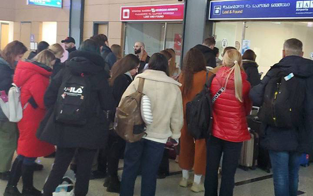 Özləri Tbilisiyə uçdu, baqajları Bakıda qaldı - Foto