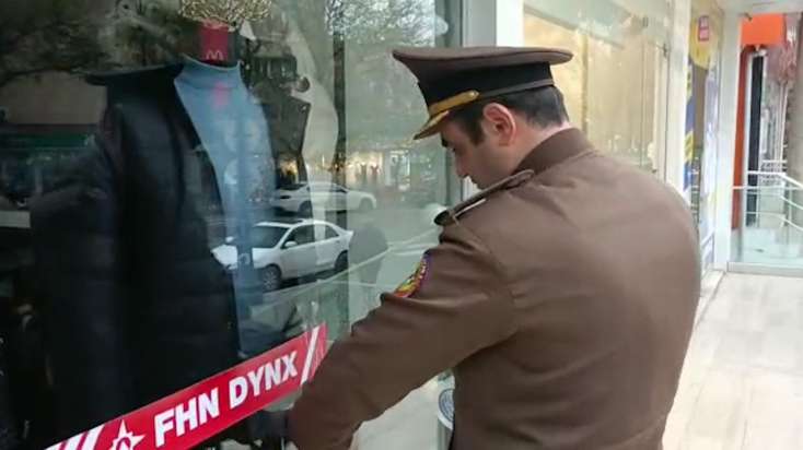 Bakıda məşhur geyim mağazasının fəaliyyəti dayandırıldı - FOTOLAR