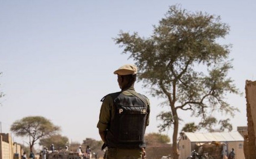 Burkina-Fasoda mikroavtobus minaya düşüb, azı 10 nəfər ölüb