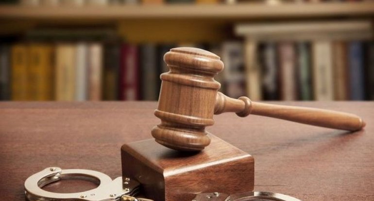 25 il axtarışda olan şəxs məhkəmə zalından azadlığa buraxıldı