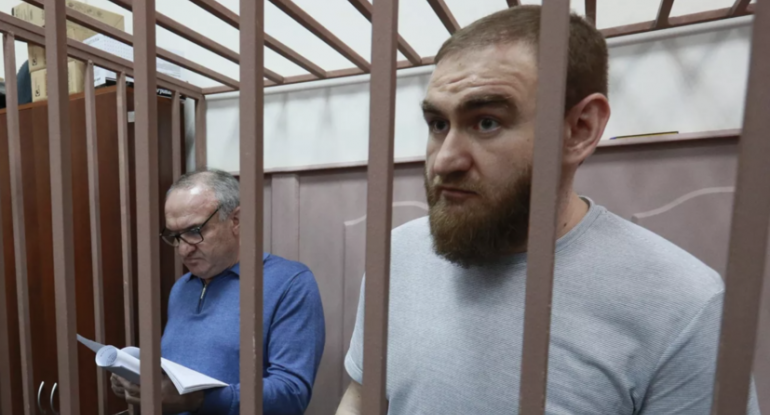 Rusiyada eks-senator və oğlu ömürlük azadlıqdan məhrum edildi