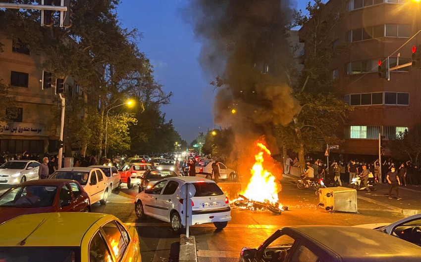 İranda aksiyalarda qətlə yetirilənlərin 40 mərasimləri etirazlarla qeyd olunub