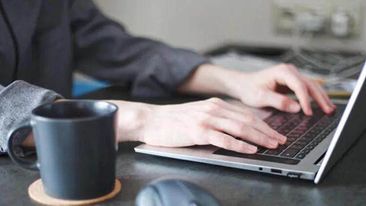 Ofis kompüterindən 275 saat oyun oynadı, maaşı kəsildi